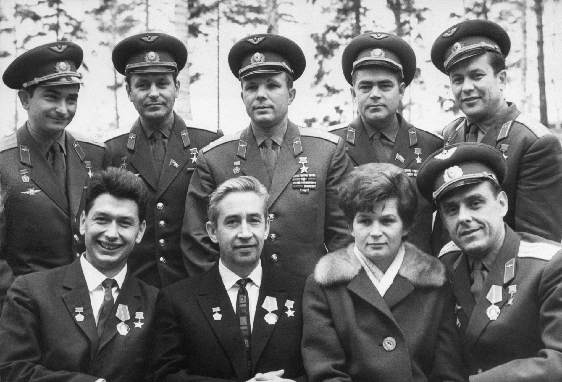 1 1964 года. Первый отряд Космонавтов 1960. Гагарин Титов Николаев Попович Быковский Терешкова. Гагарин в отряде Космонавтов 1960. Юрий Гагарин в отряде Космонавтов.