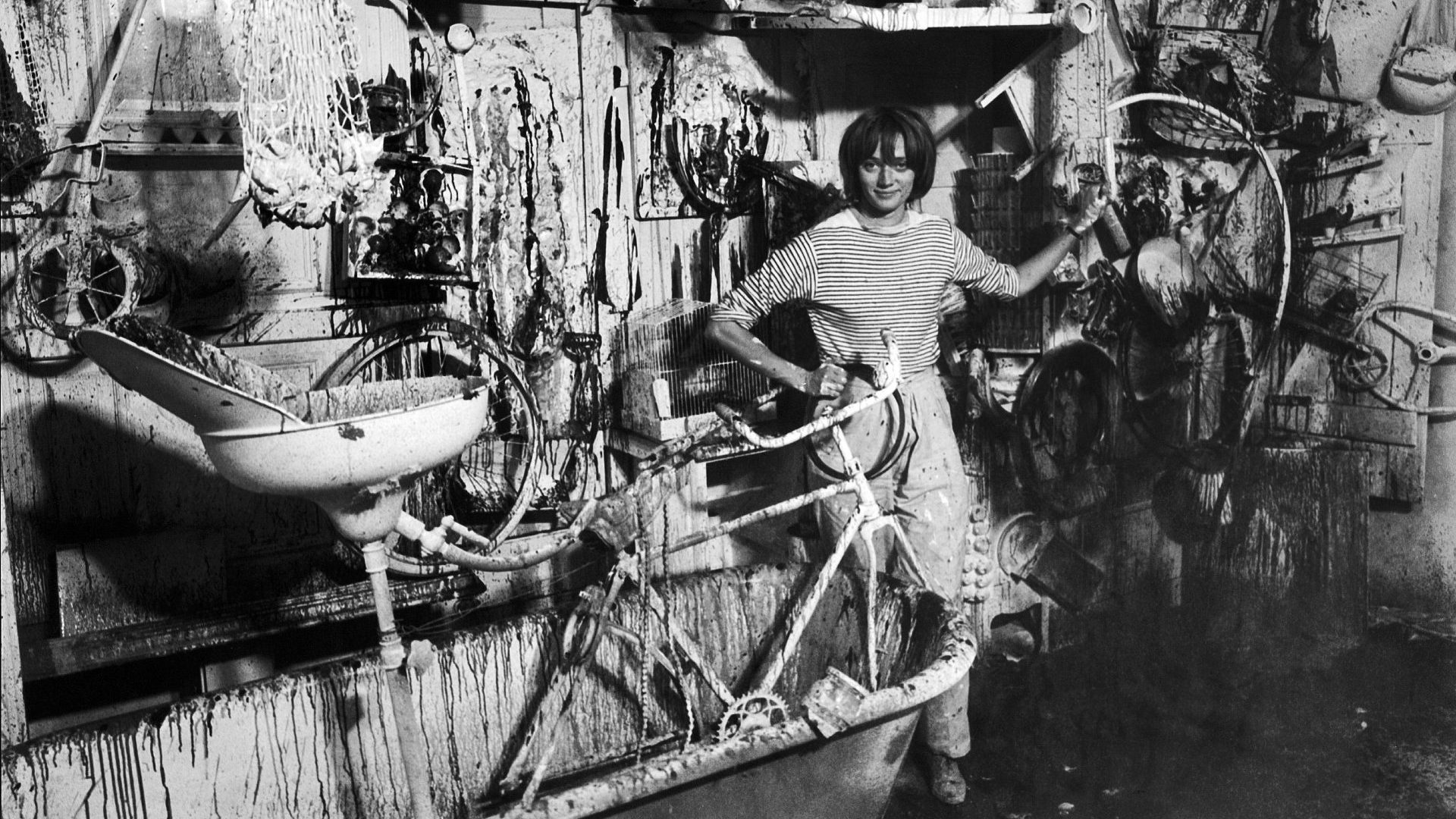 French-American sculptor, painter and film-maker Niki de Saint Phalle in her Parisian studio, 1961. Photo: Keystone-France/Gamma-Keystone/Getty