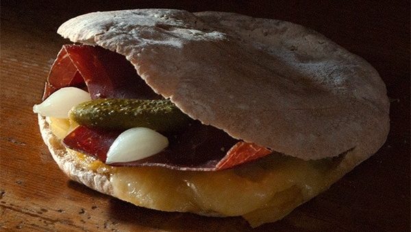 A fouée filled with cured meats and pickles. Photo: aucoeurdesfouees.fr