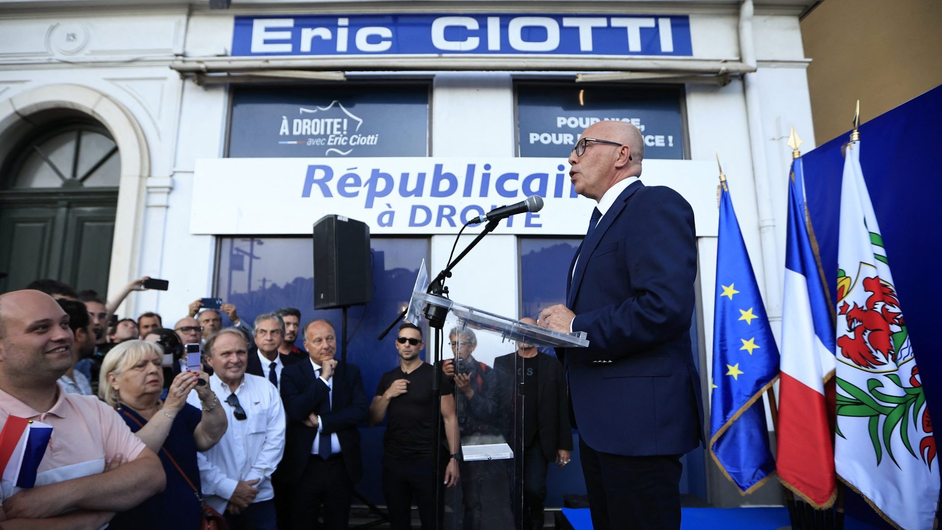 France's Les Republicains (LR) right-wing party president Eric Ciotti (R) addresses a speech after the announcement of the results of the first round of parliamentary elections. Photo: Valery HACHE / AFP