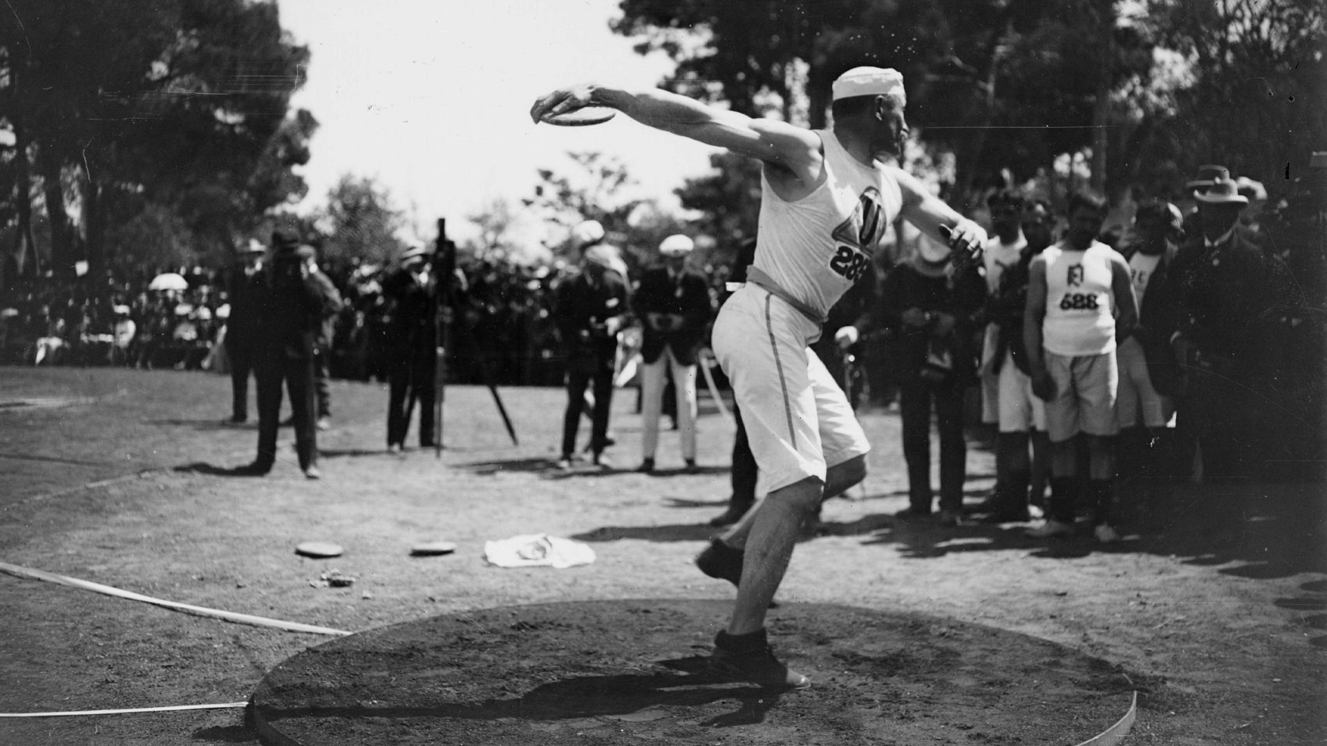 Jaervinen (Finland) on the discus throwing. Athens, on 1906. Photo: Branger/Roger Viollet via Getty Images
