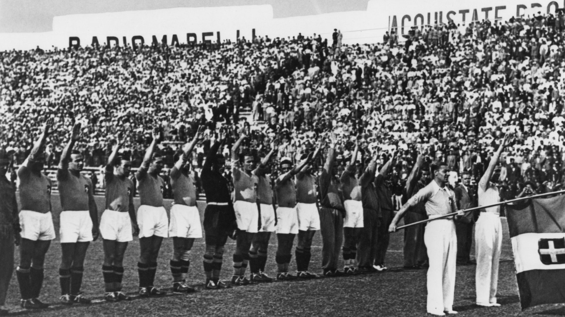 The Italian team performs a fascist salute before the 1934 World Cup Final in Rome. Photo: Keystone/Hulton Archive/Getty