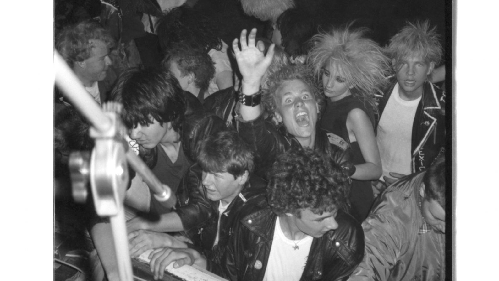 A typical Råpunk crowd at a raucous gig in the early 1980s. Photo: Ronny Lindblad/Sebastian Todor