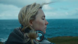 Saoirse Ronan as Rona, a recovering alcoholic who relocates from London to her native Orkney in Nora Fingscheidt’s The Outrun. Photo: BFA/StudioCanal