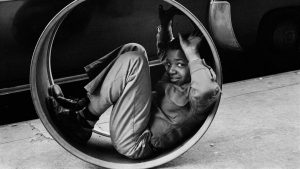 New York, 1955: a joyful young boy Weiss spotted rolling himself down Broadway inside a hollow old drum
Photo: Sabine Weiss/Photo Elysée, Lausanne