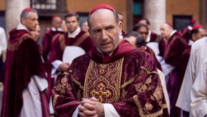  Ralph Fiennes as 
Cardinal Lawrence 
in Edward Bergerʼs 
Conclave. Photo: Focus Features/AP