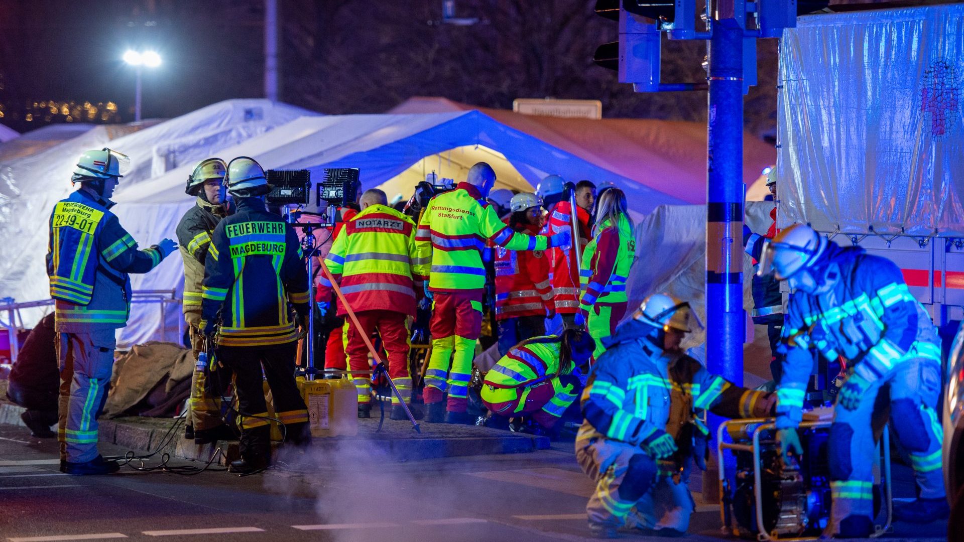 Police and ambulance workers after the car attack on Christmas marketgoers in Magdeburg, Germany on December 20, 2024, which killed five people. Photo: Craig Stennett/Getty Images