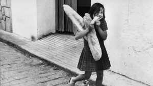 Baguettes in 1962, when they were still made by artisan bakers. Photo: Rudolf Dietrich/ullstein bild/Getty