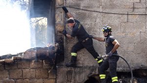 Italian police and firefighters are paid a salary that is far too low for the many risks they face each day. Photo: Antonio Cascio/SOPA Images/LightRocket/Getty Images