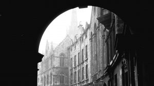 An old winding street in the medieval section of Edinburgh, around 1955. Photo: Three Lions/Getty