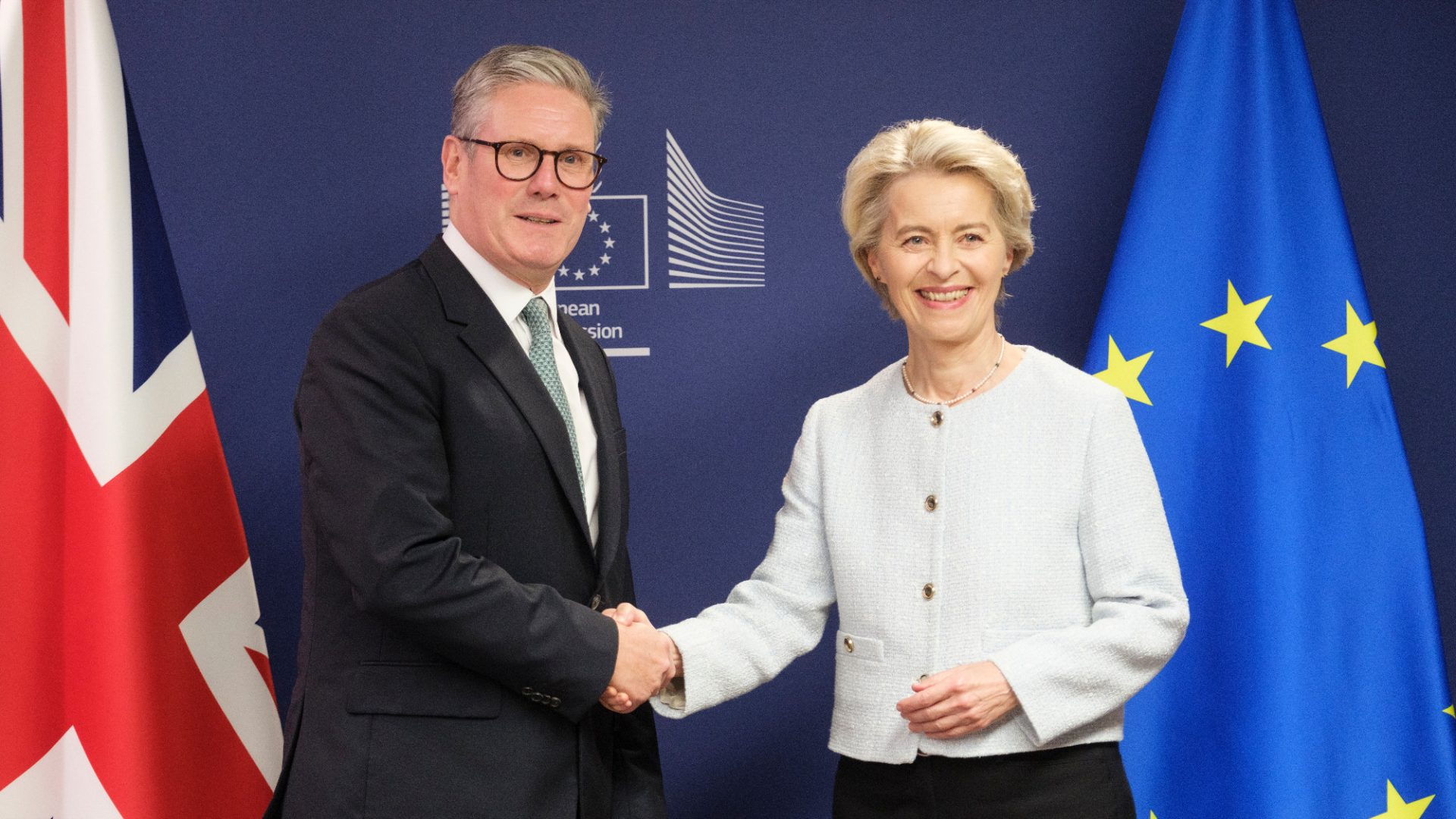 Keir Starmer is greeted by President of the European Commission Ursula von der Leyen in Brussels, October 2024. But Labour’s position on rejoining the EU is far from clear. Photo: Thierry Monasse/Getty