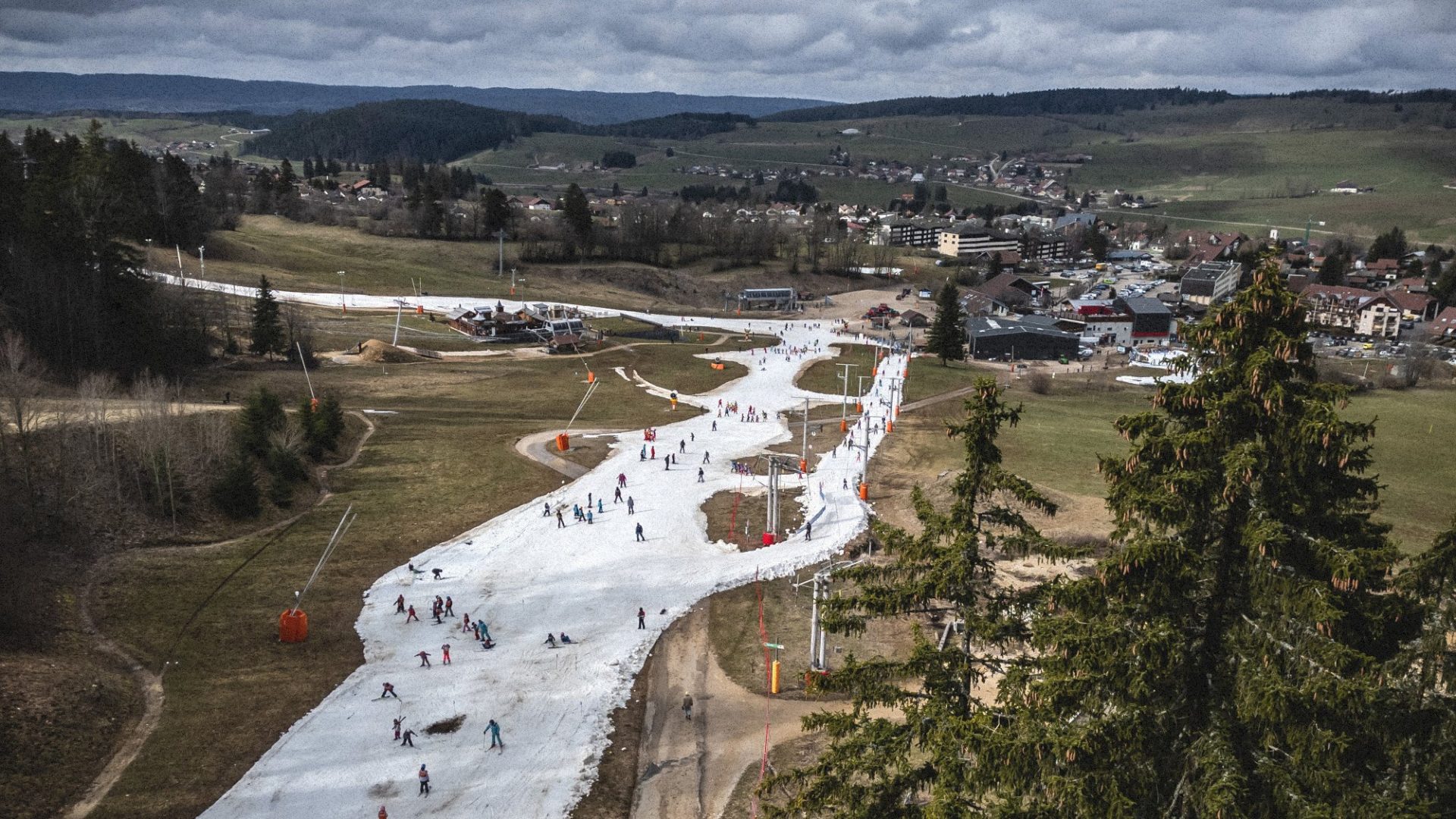 The virtually snowless  French ski resort of Métabief in February 2024. Photo: Fabrice Coffrini/AFP/Getty